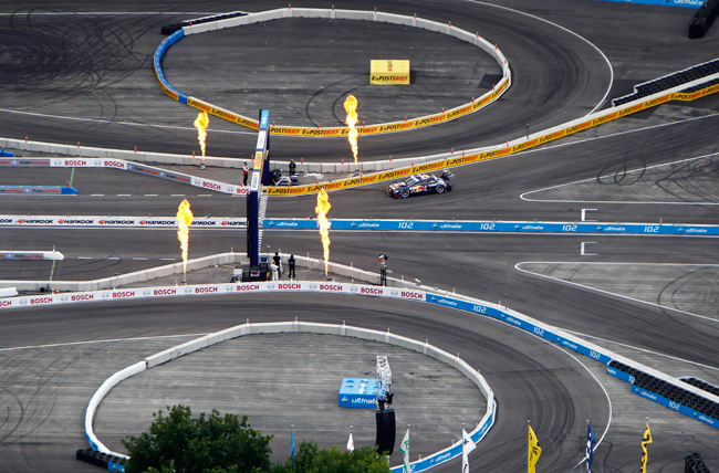DTM: На Олимпийском стадионе в Мюнхене Audi и Mercedes разделили победы между собой