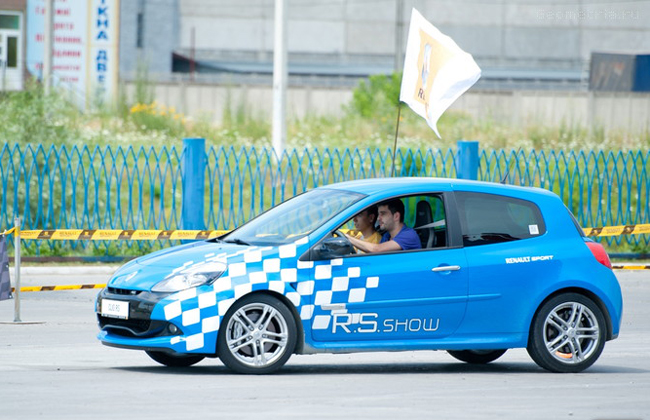 RenЧернівчани тестували спортивні автомобілі Renault