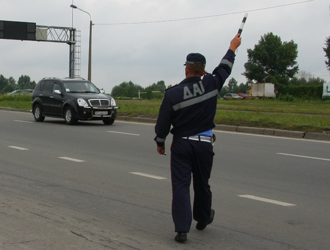 ГАИ Донецка запретила водителям говорить по «мобилкам»