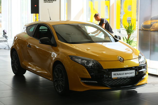 Группа компаний «АИС» открывает автоцентр Renault в Киеве