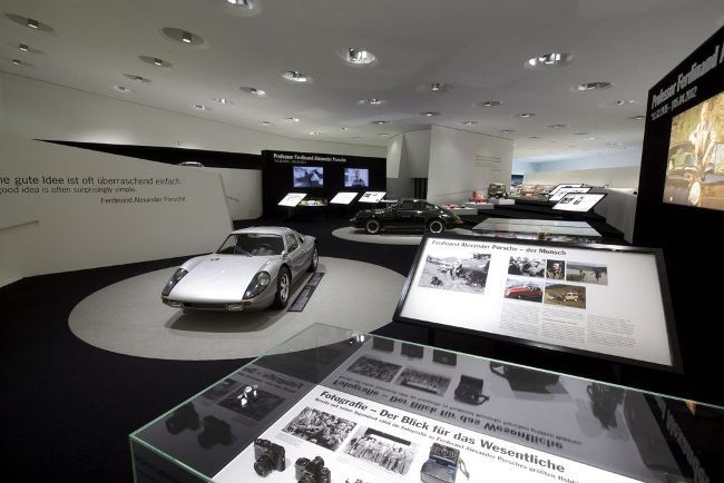 Porsche AG открыла выставку о внуке создателе