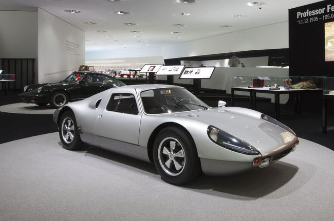 Porsche AG открыла выставку о внуке создателе