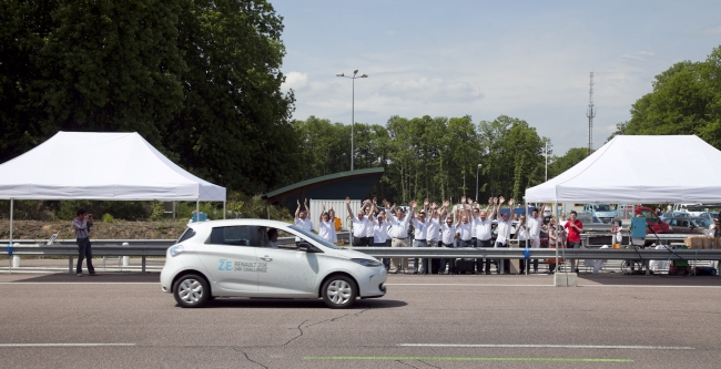 Мировой рекорд электромобиля Renault ZOE