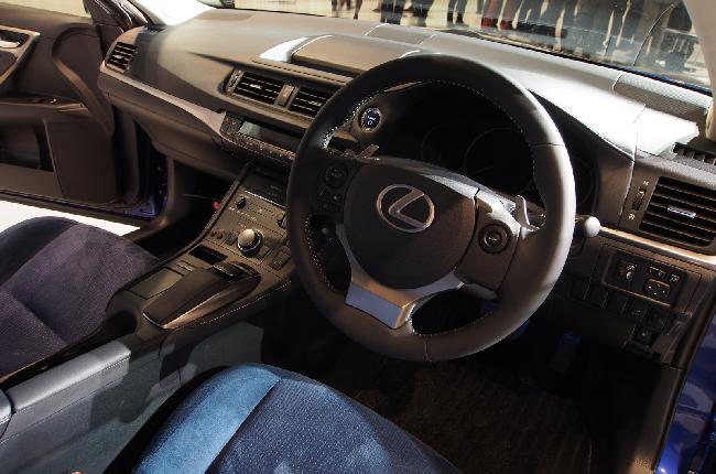 Обновленный Lexus CT200h