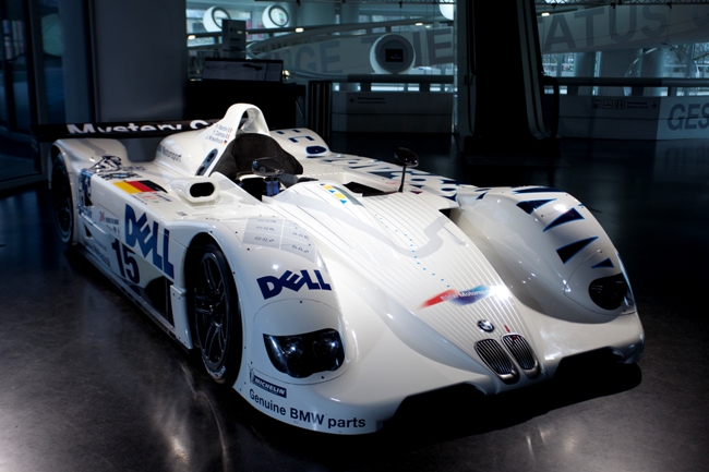 BMW в своем музее представила головоломку в 3D, которая представлена на BMW V12 LMR