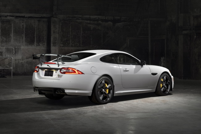 Автошоу в Нью-Йорке 2013: самое быстрое купе Jaguar XKR-S GT