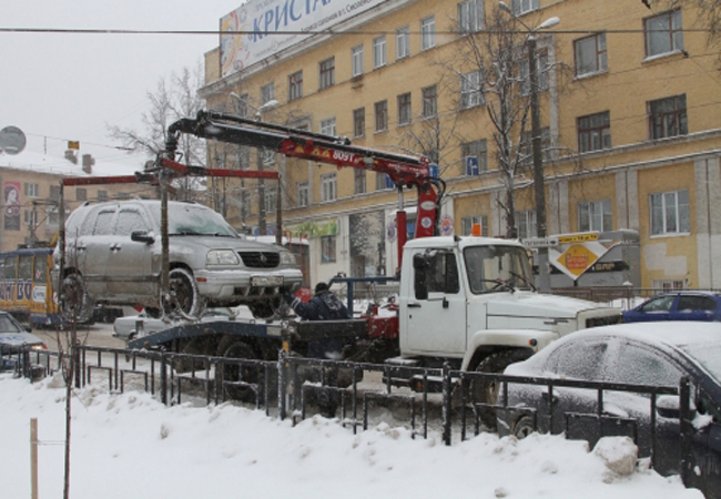 Эвакуаторы в Киеве убрали более 300 авто