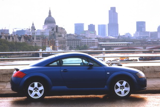 Первое поколение Audi TT выпускалось с 1998 по 2006 год. 
