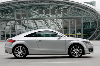 Второе поколение Audi TT выпускалось с 2006 по 2014 год. 