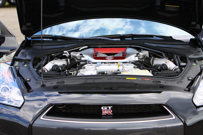 серийный Nissan GT-R