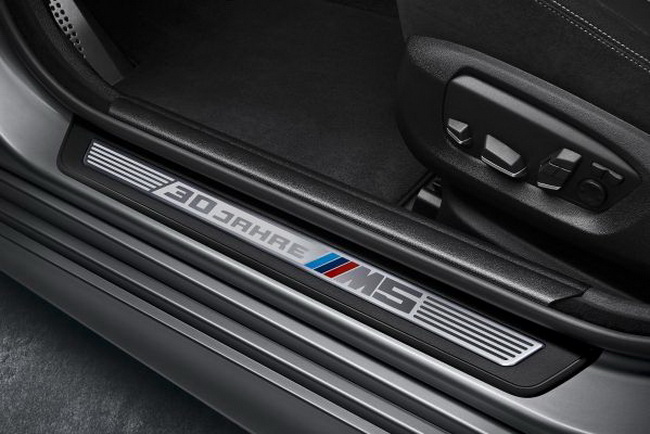 BMW M5 исполнилось 30 лет