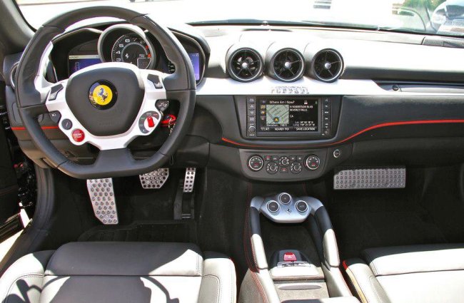 Суперкар Ferrari FF