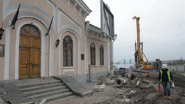 Реконструкция Почтовой площади повредила исторические здания