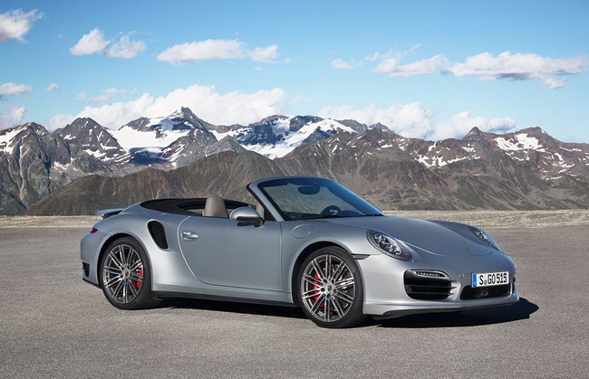 Porsche продемонструє три нові моделі