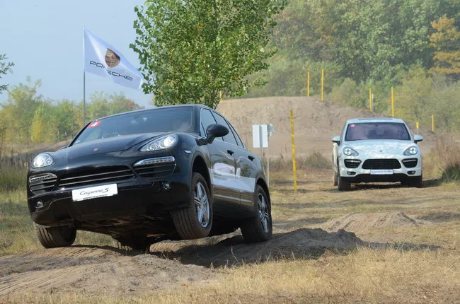 Украинские водители протестировали Porsche Cayenne в экстремальных условиях