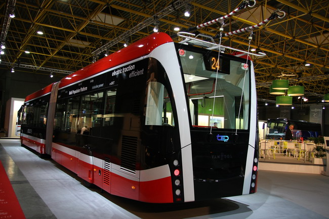Автосалон Busworld Kortrijk: презентован гибрид автобуса и трамвая