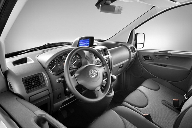 Новая Toyota ProAce заменит прежний HiAce
