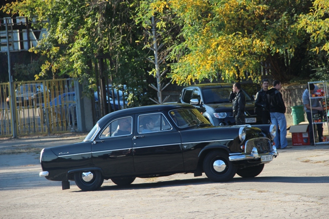 Проходящая на выходных в Днепропетровске выставка классических автомобилей D.A.R.S.-2012 собрала болем сотни участников