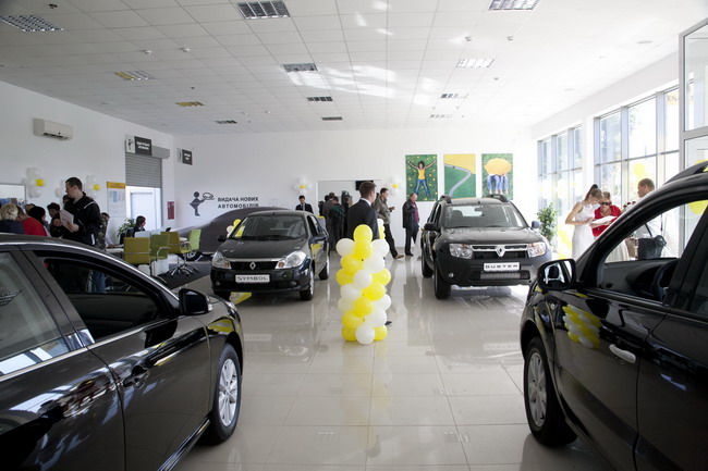 В Чернигове открылся новый автосалон Renault