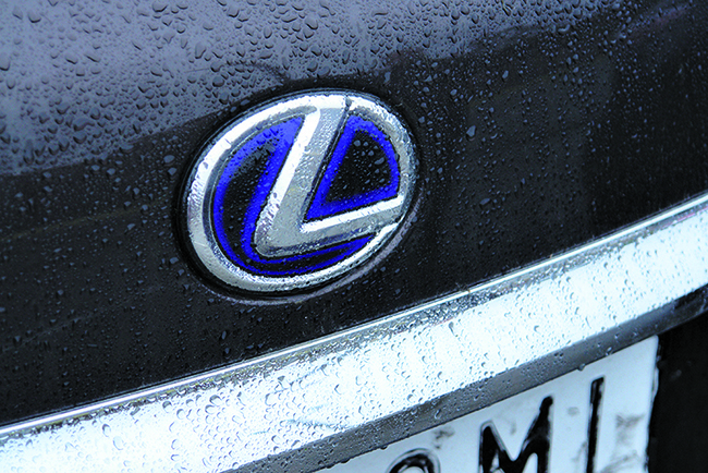 Гибридная версия Lexus 