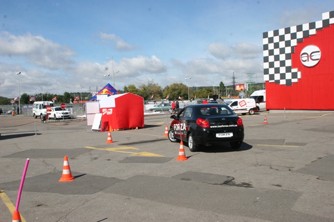Прошел первый день конкурсной программы на определение лучших водителей «Автошоу на Столичном 2012»