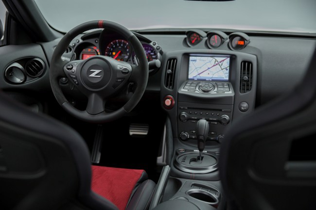 Купе Nissan 370Z Nismo обновилось