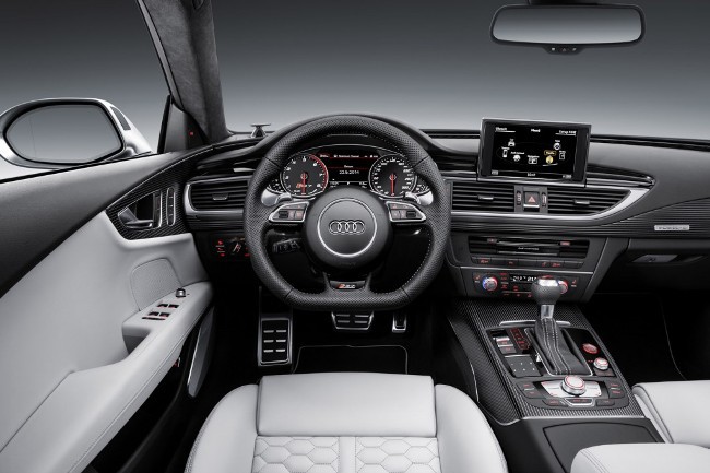 Audi RS7 стала похожа на скромных родственников