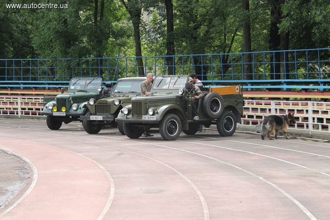 Любители автомоторетро отметили День Киева