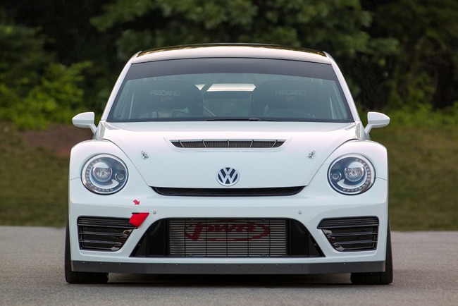 Volkswagen Beetle идет в ралли