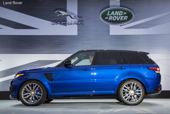 Range Rover Sport SVR показали в Калифорнии
