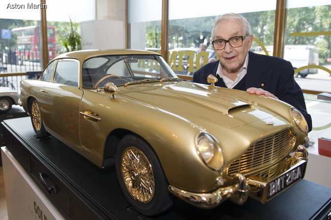 Золотой Aston Martin продадут на аукционе