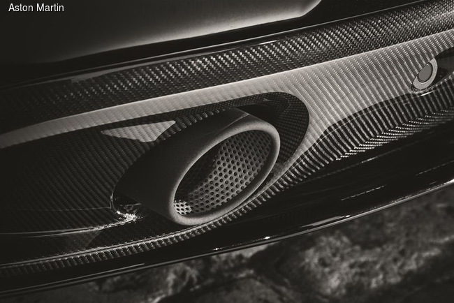 Aston Martin добавил карбона своим суперкарам