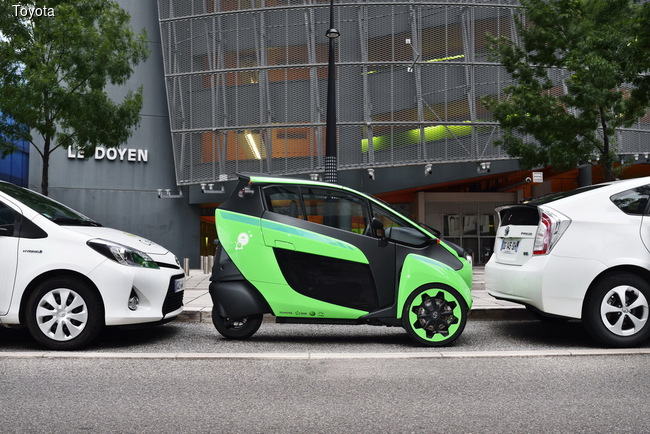 Toyota запускает в эксплуатацию электромобили i-ROAD и COMS