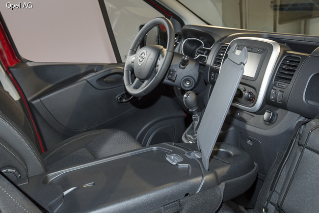 На выставке в Ганновере Opel презентует новый Vivaro Combi