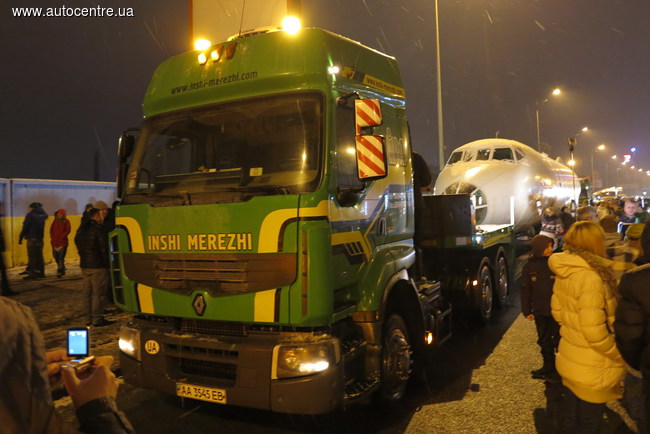 Перевозка самолета Ту-134 в Киеве