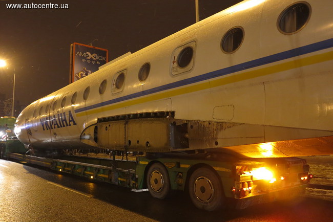 Перевозка самолета Ту-134 в Киеве
