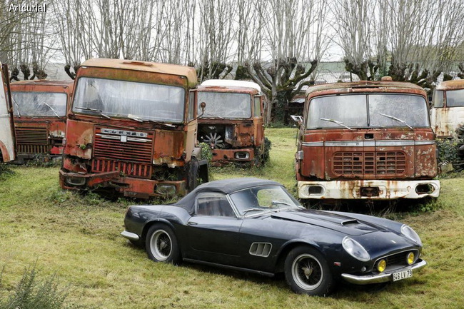 60 уникальных автомобилей были найдены в заброшенном имении во Франции