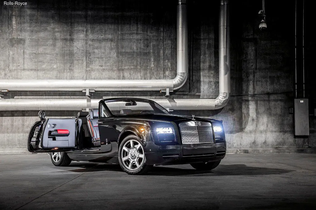 Rolls-Royce Phantom Drophead Coupe одели в карбон