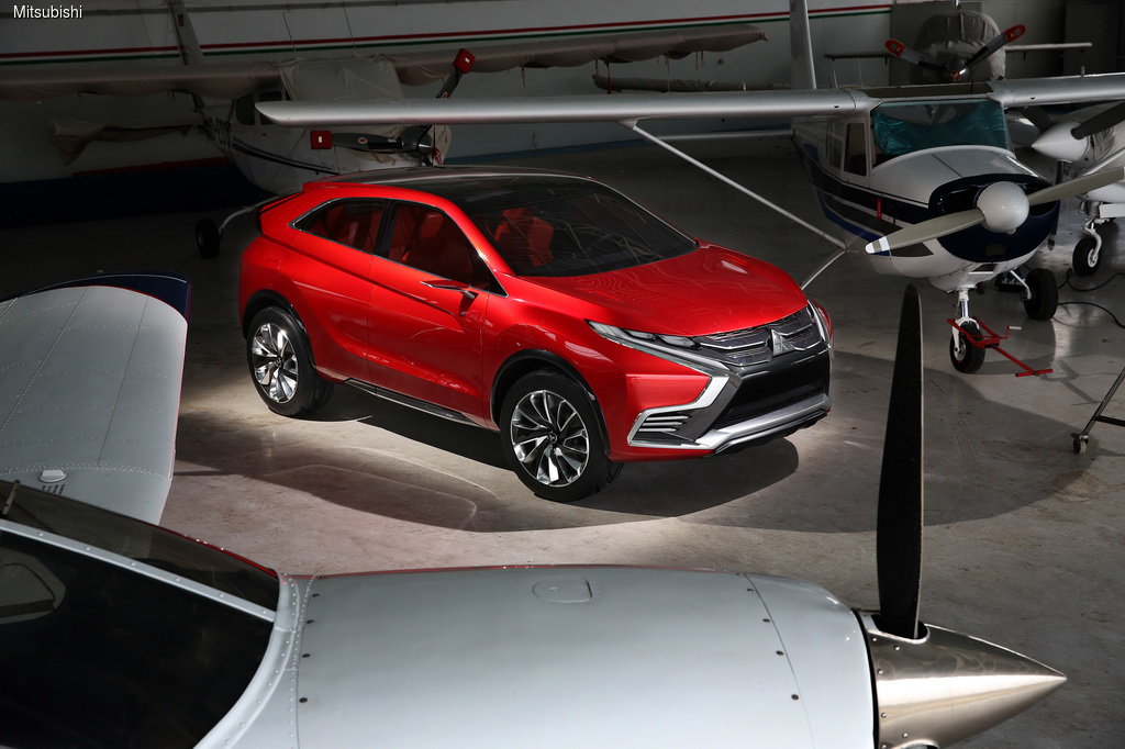Женевский автосалон 2015: Mitsubishi делает ставку на кроссовер и пикап