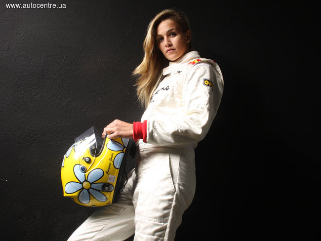 Формула 1: В команде Lotus дебютирует женщина-пилот, которая станет восьмой за всю историю  королевских гонок