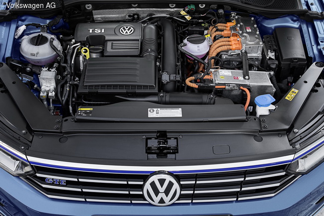 Гибридный подзаряжаемый VW Passat GTE запустили в серию