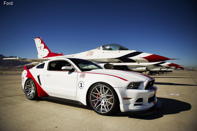 2013 – U.S. Air Force Thunderbirds Edition Mustang построен в честь 60-летия подразделения U.S. Air Force Thunderbirds.