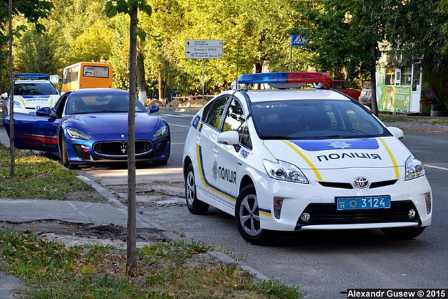 В Киеве полиция устроила погоню за Maserati c девицами