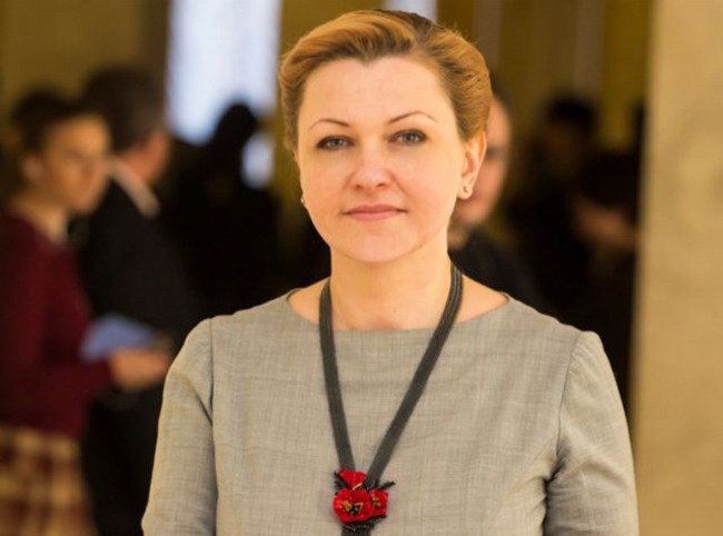 Оксана Продан - народний депутат, член Комитета по вопросам налоговой и таможенной политики