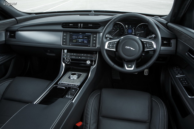Jaguar представил второе поколение модели XF