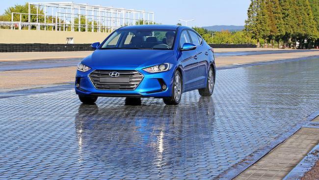 Hyundai Elantra 2016 открыла лицо