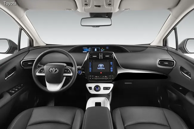 Toyota Prius дебютировал в новой ипостаси