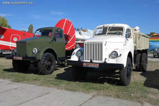 Интересные грузовики и автобусы Old Car Land-2015