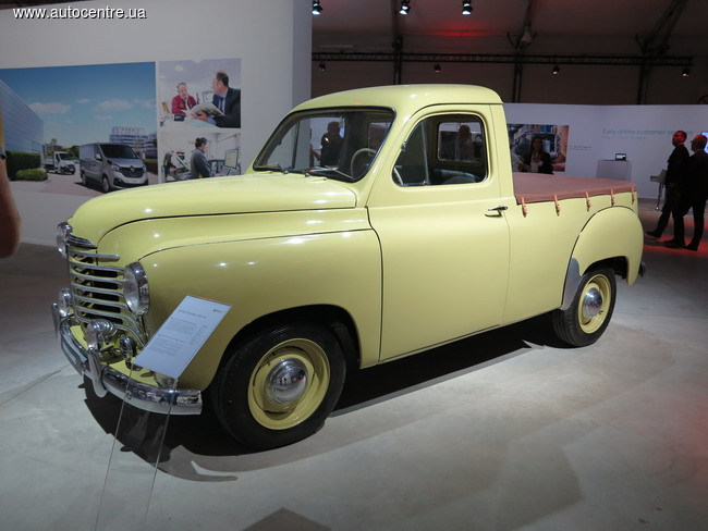 Парижские тайны: Renault показал новые пикапы и не только