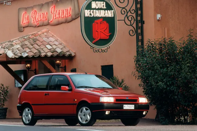 В 1989 году Tipo завоевал титул «Европейский автомобиль года» В 1989 году Tipo завоевал титул «Европейский автомобиль года»